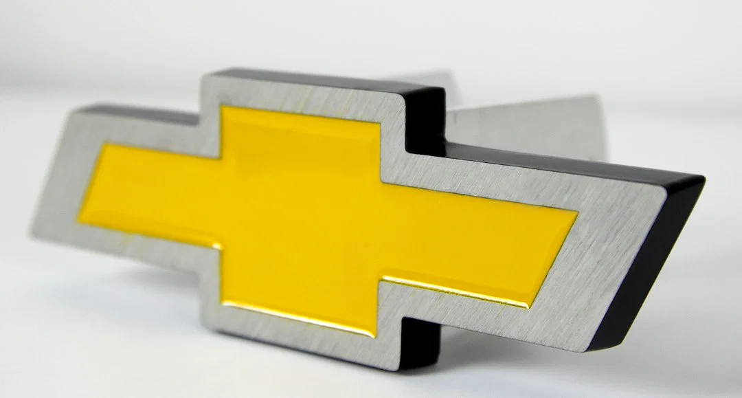 002207R01 – PLASTICOLOR Trailer Hitch Cover, Fits 2 Inch Receiver Chevy Bowtie Yellow/Chrome Plated Metal